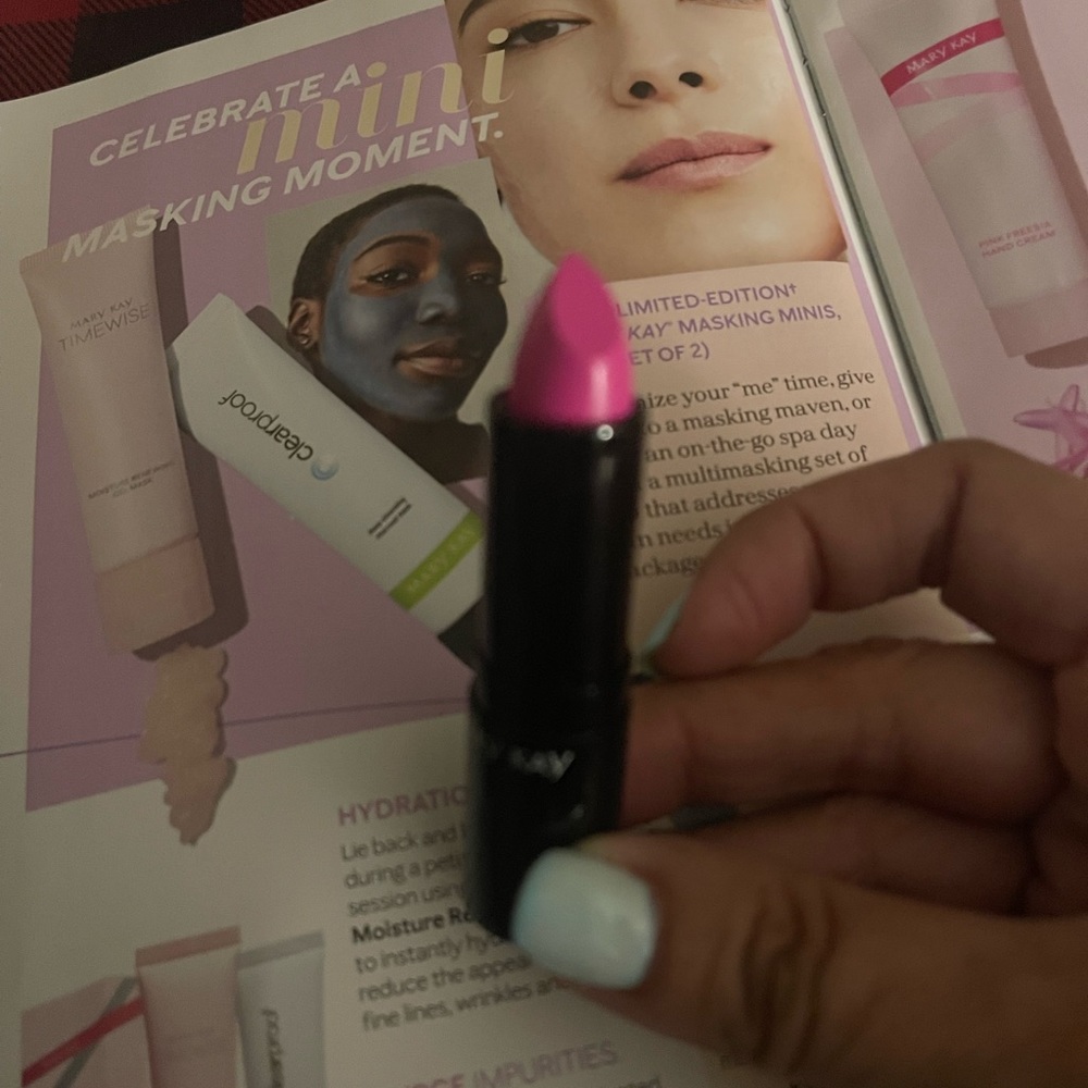 MaryKay Lipstick in Paparazzi Pink